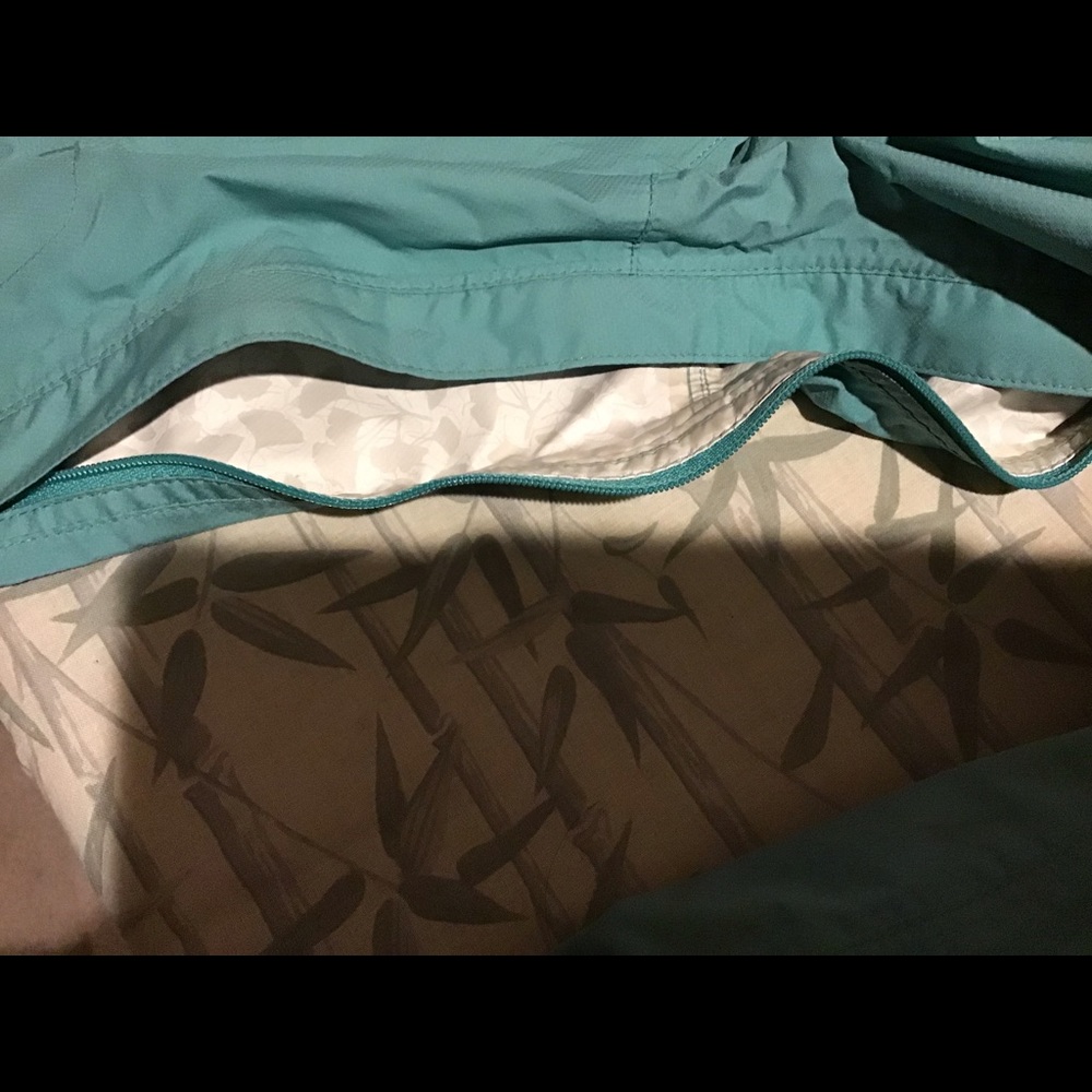 REI Rain Jacket with removable/adjustable hood - Picture 4 of 6